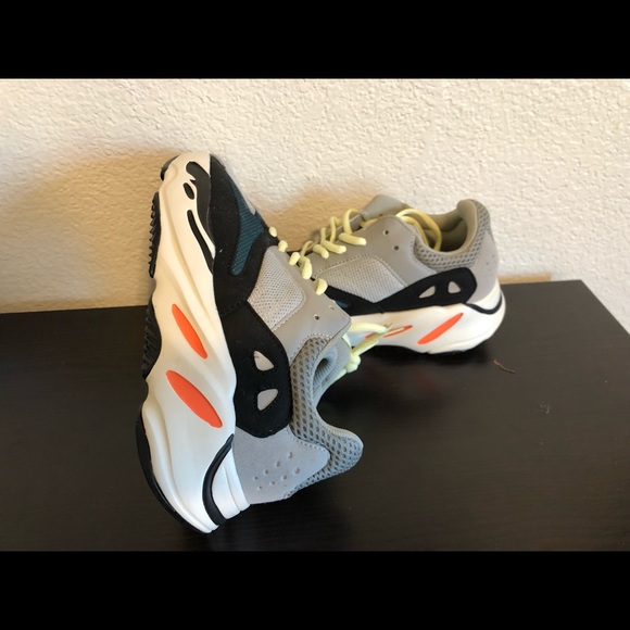 Adidas yeezy 700. Brand new without tag. - Picture 1 of 5